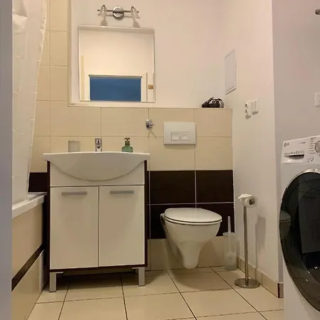 Bl - The Executive Suite, Boru - 24hr Self Check-in, Free Private Parking, Balcony With Mountain View, 5 Minute Walk To Center Apartmán *