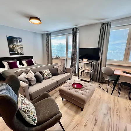 Bl - The Executive Suite, Boru - 24hr Self Check-in, Free Private Parking, Balcony With Mountain View, 5 Minute Walk To Center Apartment